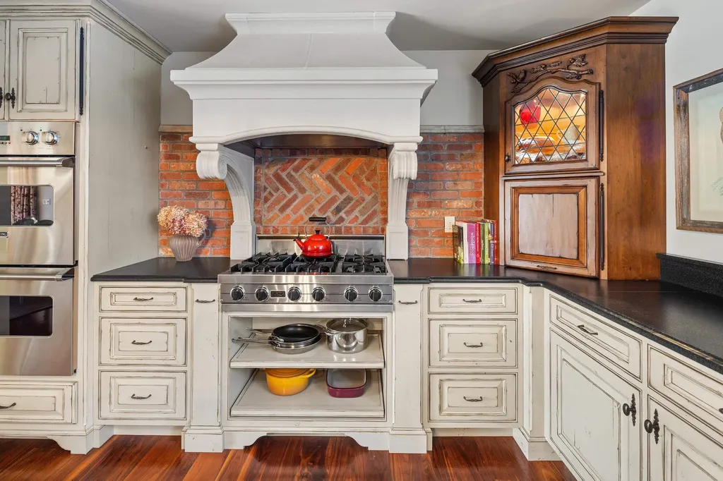 64 Needle Leaf Lane Stowe VT 05672