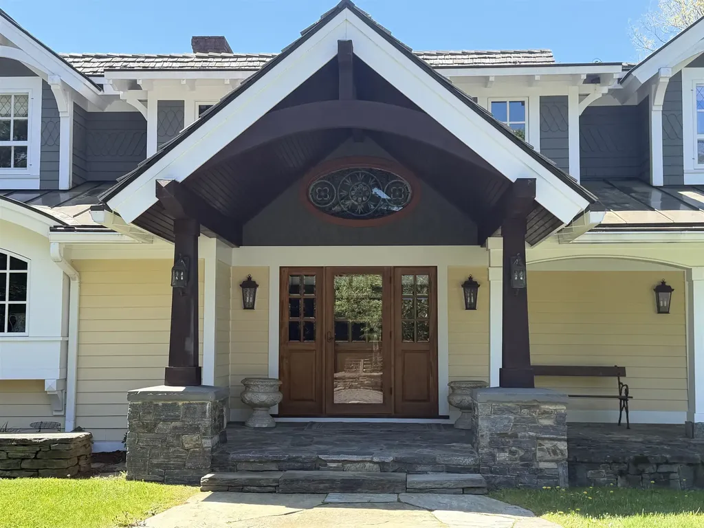 64 Needle Leaf Lane Stowe VT 05672