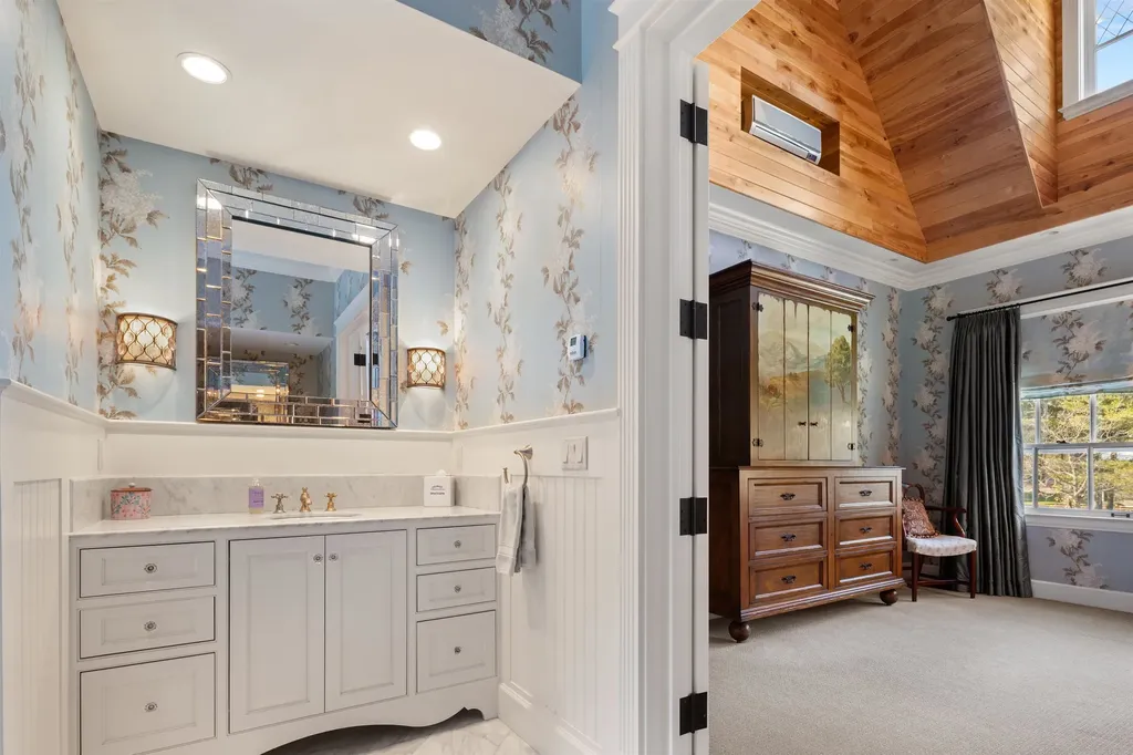 64 Needle Leaf Lane Stowe VT 05672