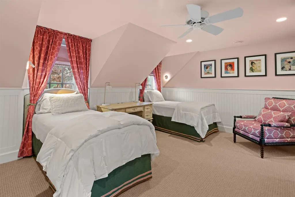 64 Needle Leaf Lane Stowe VT 05672