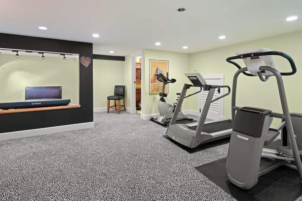 64 Needle Leaf Lane Stowe VT 05672