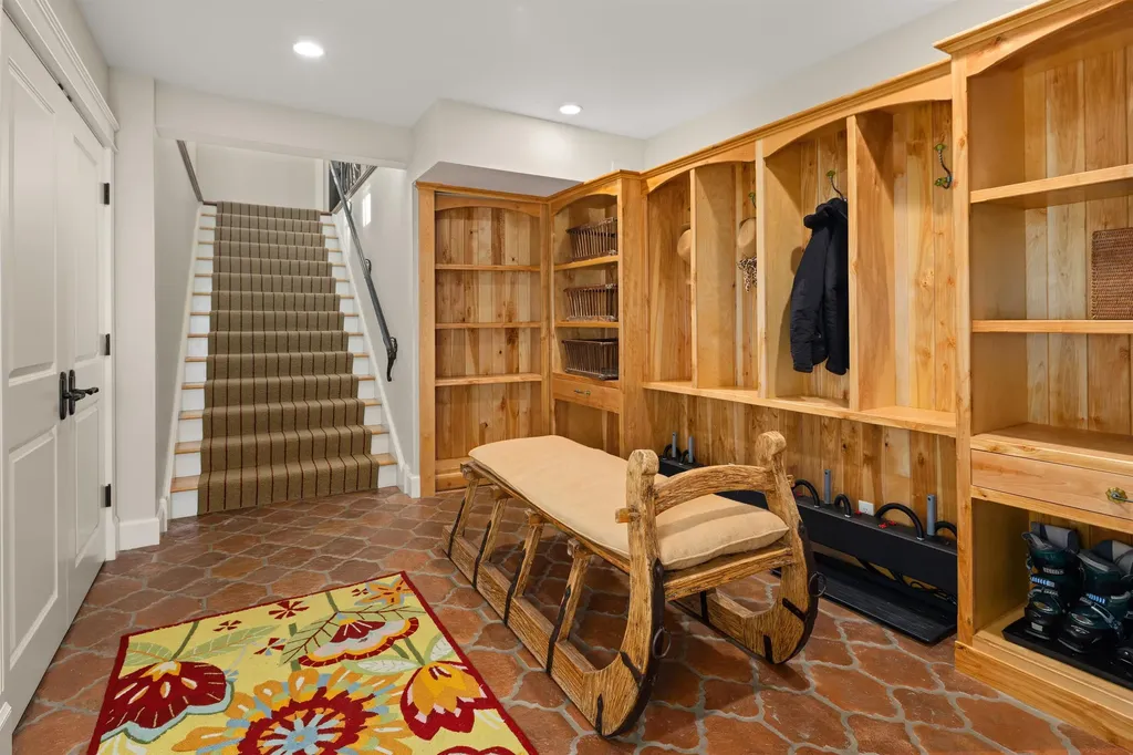 64 Needle Leaf Lane Stowe VT 05672