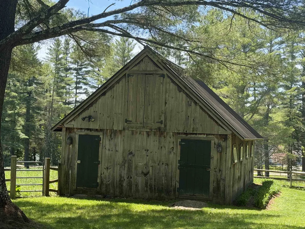 64 Needle Leaf Lane Stowe VT 05672
