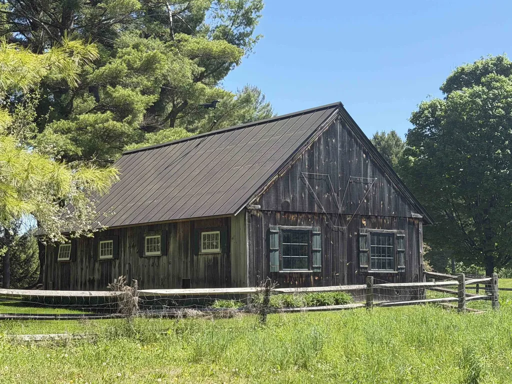64 Needle Leaf Lane Stowe VT 05672