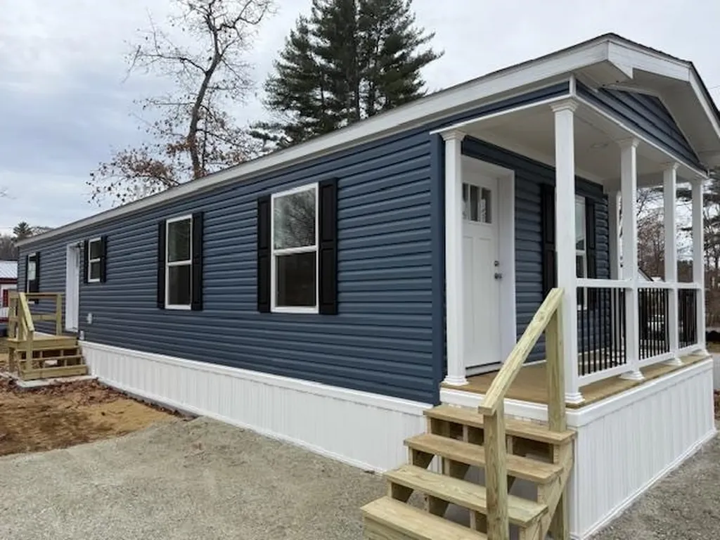 10 Courtesy Avenue Belmont NH 03220