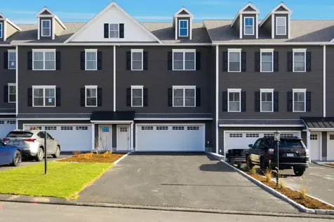 7 Elise Avenue Londonderry NH 03053