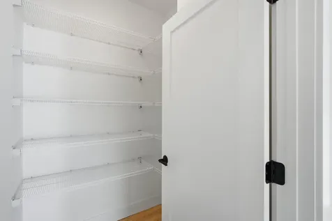 7 Elise Avenue Londonderry NH 03053