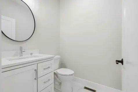 7 Elise Avenue Londonderry NH 03053