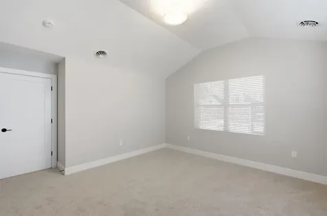 7 Elise Avenue Londonderry NH 03053