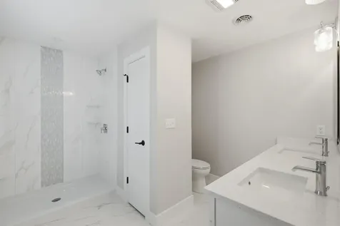 7 Elise Avenue Londonderry NH 03053