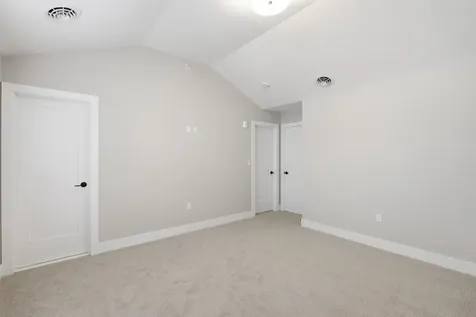 7 Elise Avenue Londonderry NH 03053