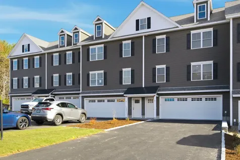 7 Elise Avenue Londonderry NH 03053