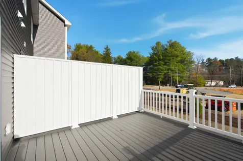 7 Elise Avenue Londonderry NH 03053