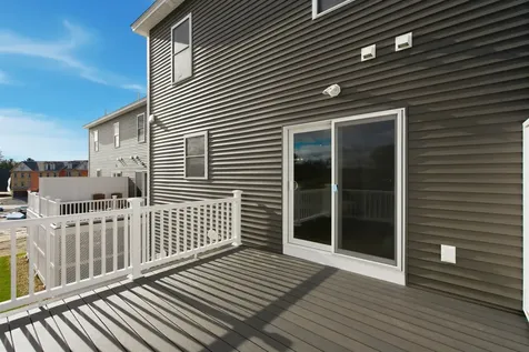 7 Elise Avenue Londonderry NH 03053