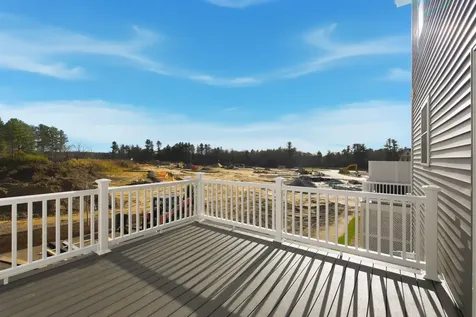 7 Elise Avenue Londonderry NH 03053