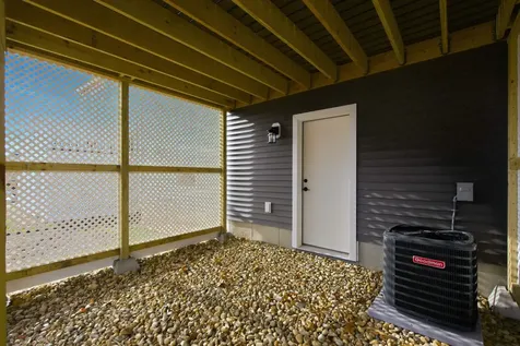 7 Elise Avenue Londonderry NH 03053