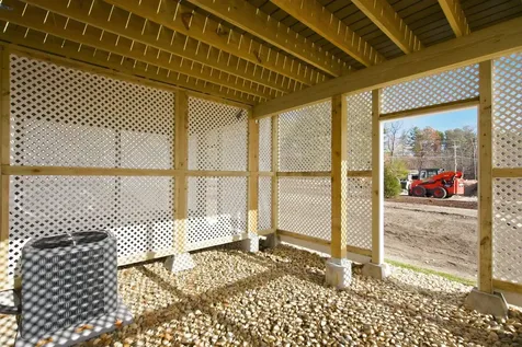 7 Elise Avenue Londonderry NH 03053