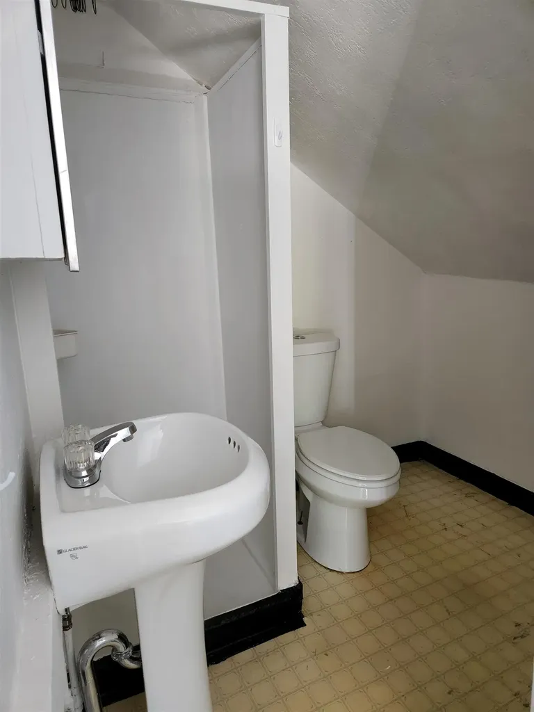 14 Preston Street Hillsborough NH 03244