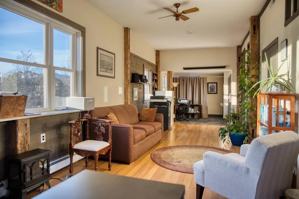 24 Pleasant Street Conway NH 03818