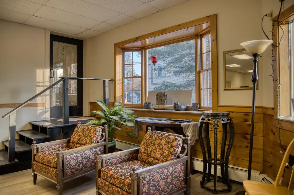 24 Pleasant Street Conway NH 03818