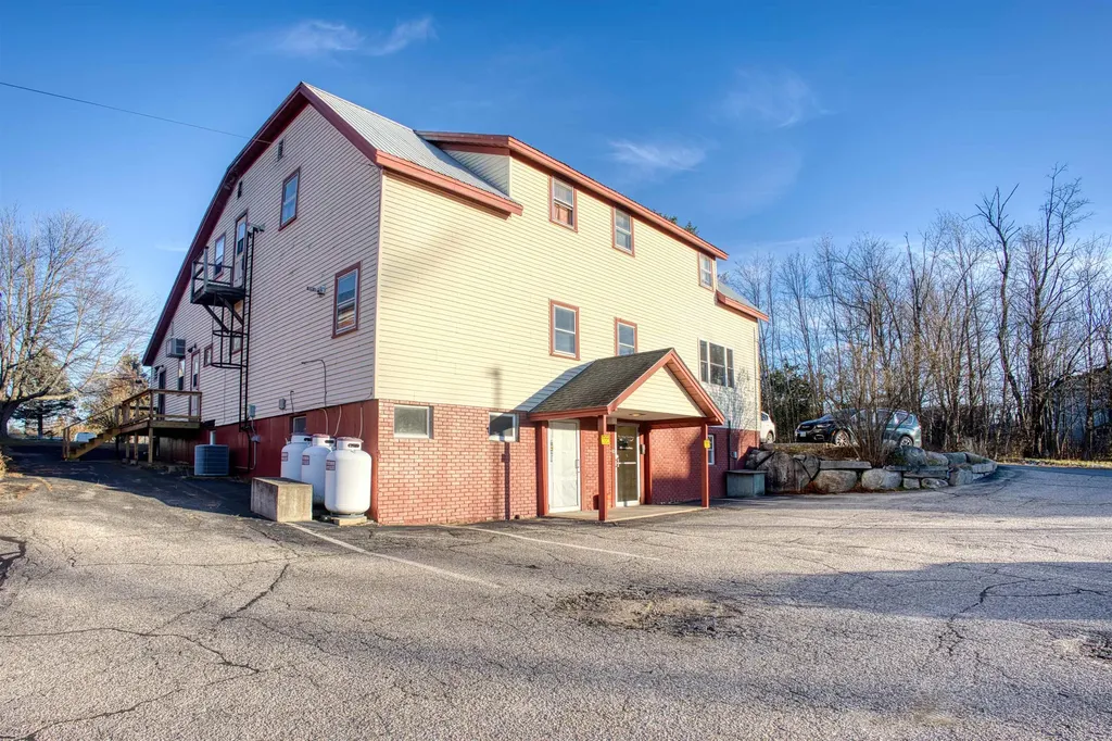 24 Pleasant Street Conway NH 03818