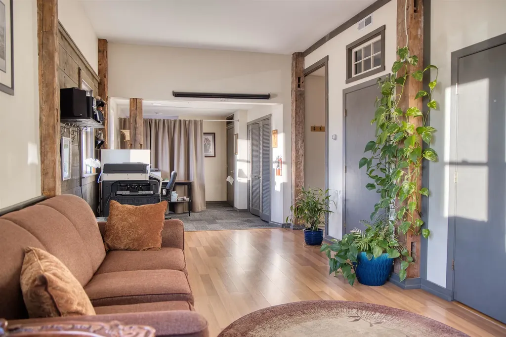 24 Pleasant Street Conway NH 03818