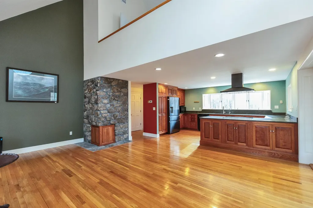 6 Mottau Drive Lyndeborough NH 03082