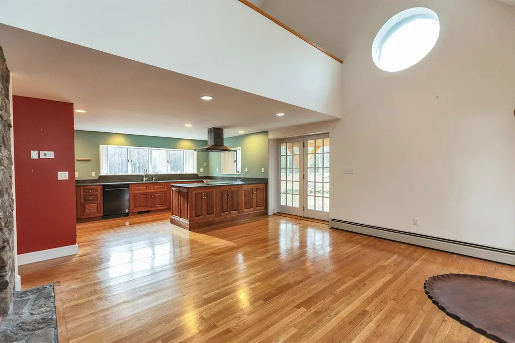 6 Mottau Drive Lyndeborough NH 03082