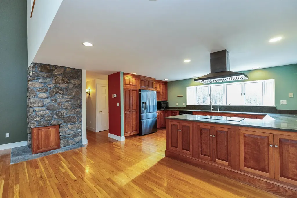 6 Mottau Drive Lyndeborough NH 03082