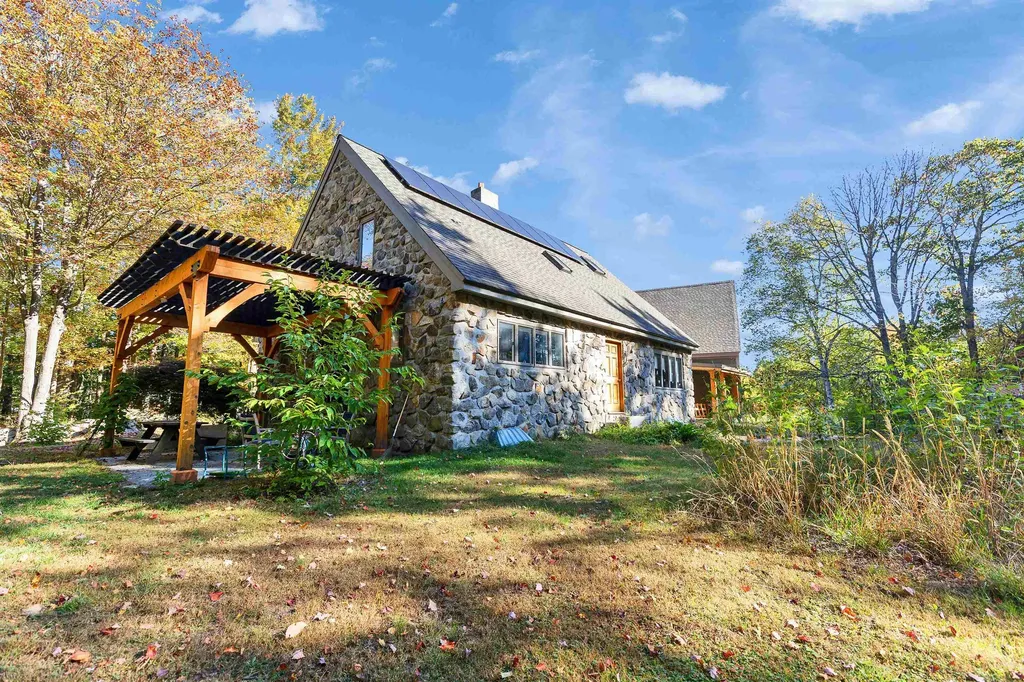 6 Mottau Drive Lyndeborough NH 03082