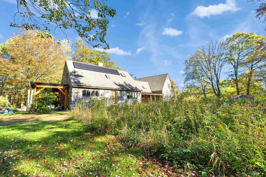 6 Mottau Drive Lyndeborough NH 03082