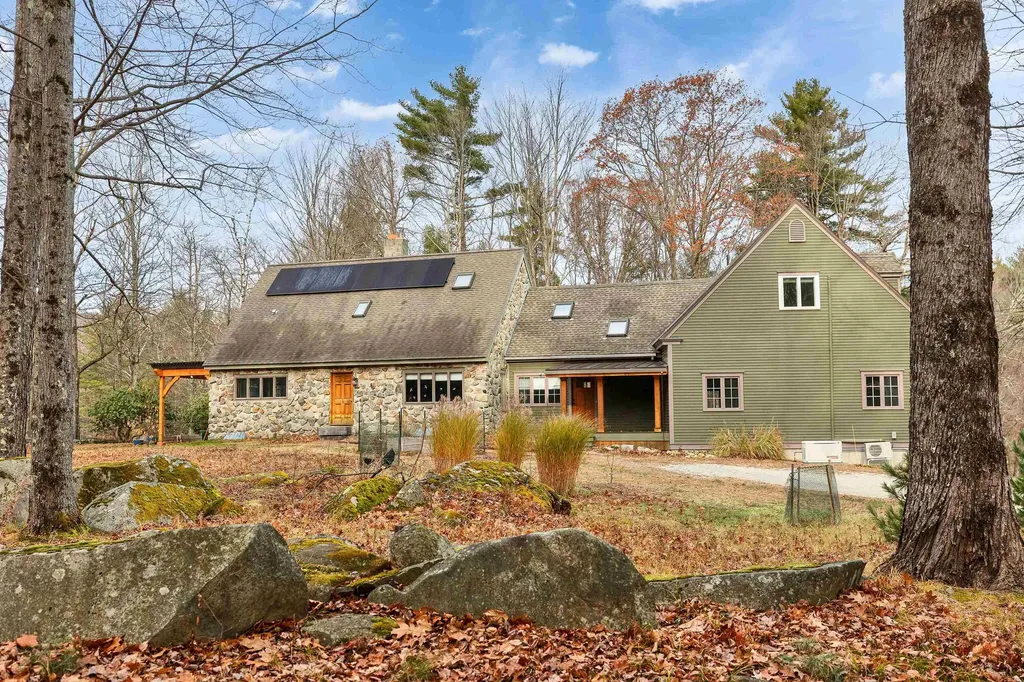 6 Mottau Drive Lyndeborough NH 03082