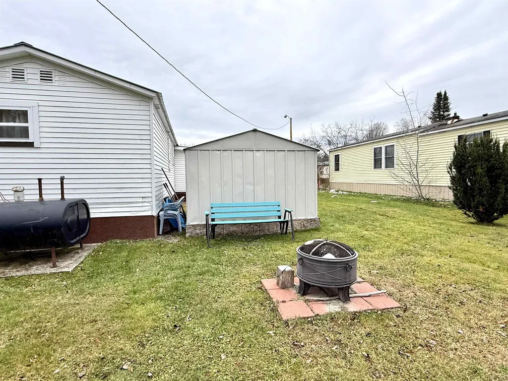 10 1st Street Lancaster NH 03584