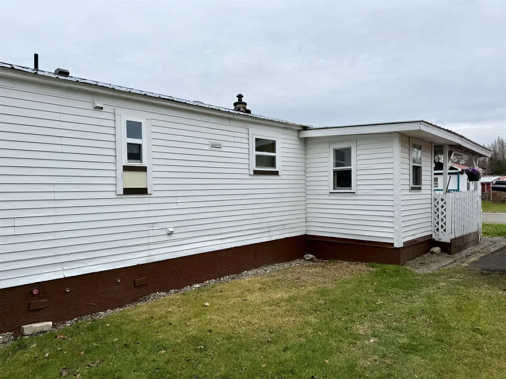 10 1st Street Lancaster NH 03584