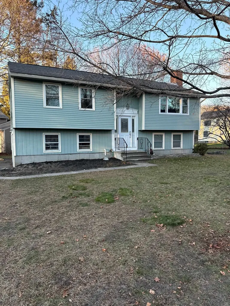 25 Maplecrest Street Newmarket NH 03857