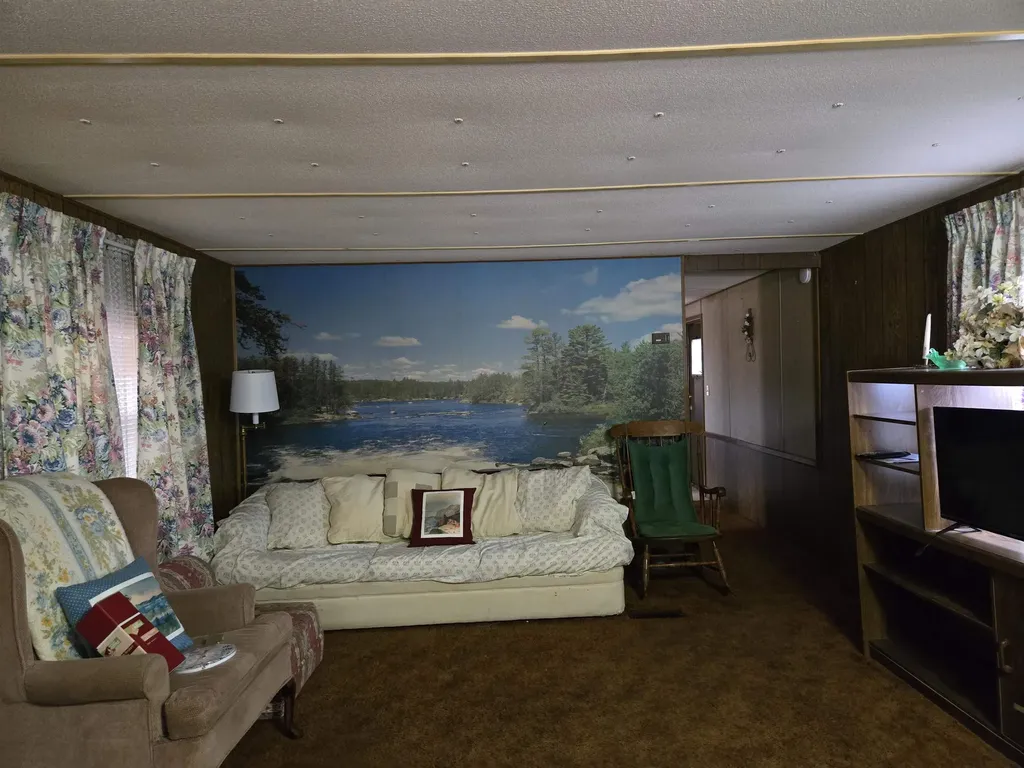 23 Liscomb Circle Gilford NH 03249