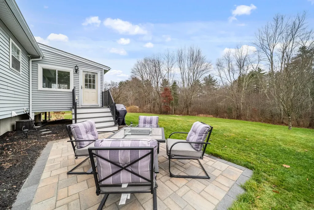 14 Silver Doe Lane Merrimack NH 03054