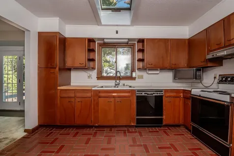 20 Andrews Avenue South Burlington VT 05403