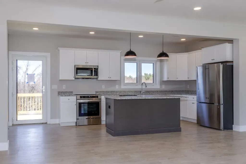 21 Windsor Lane Hudson NH 03051