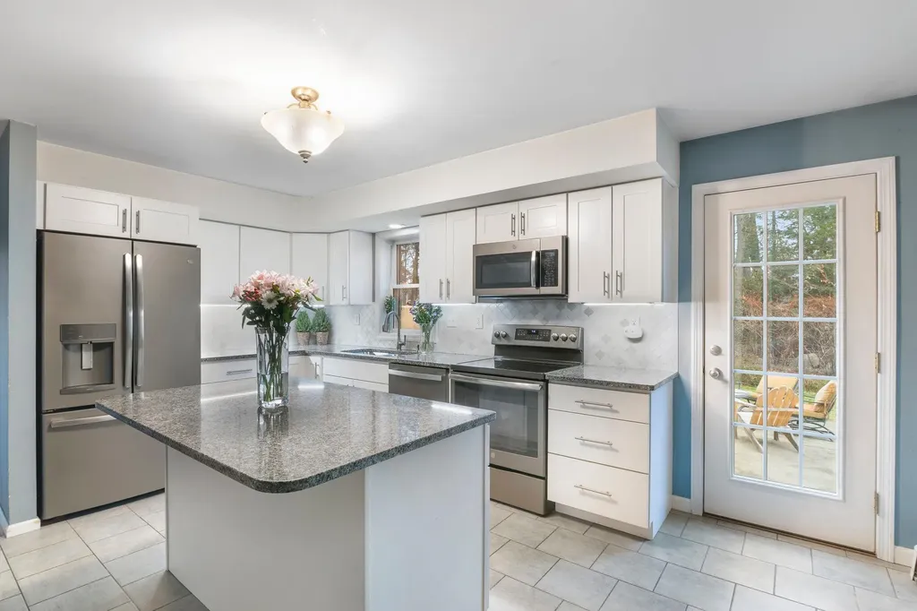 115 Country Hill Brattleboro VT 05301