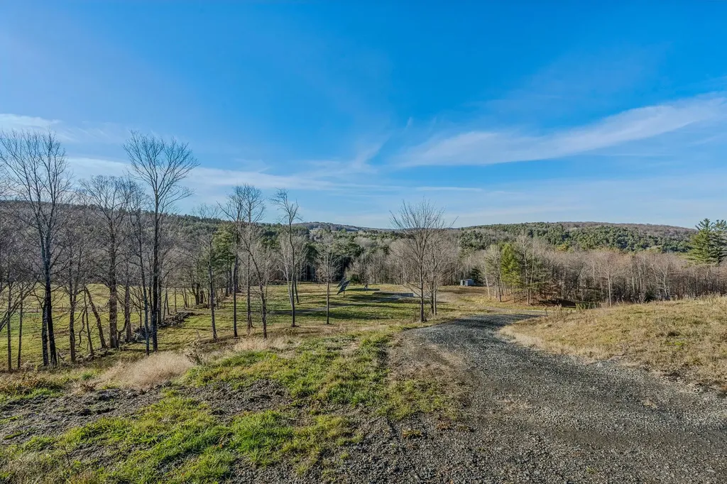 8 Grout Road Hartland VT 05048