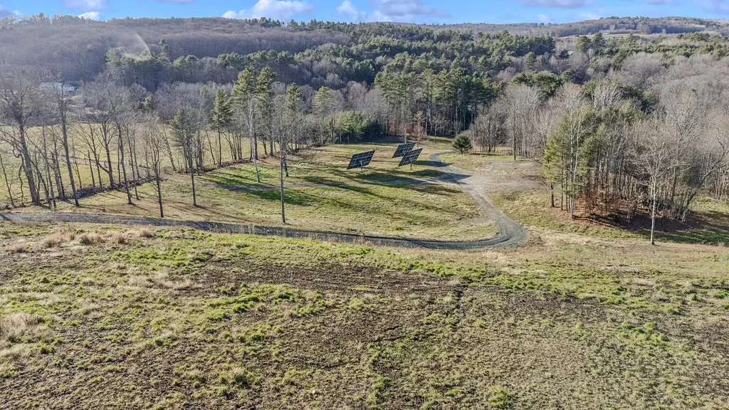 8 Grout Road Hartland VT 05048