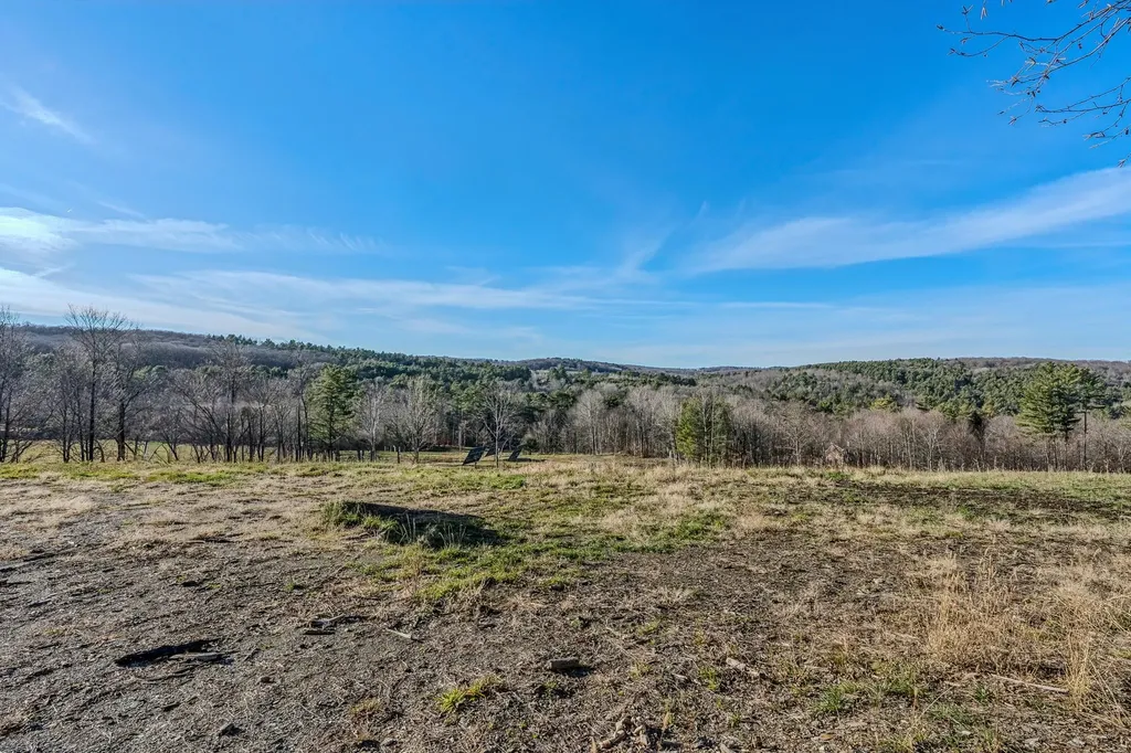 8 Grout Road Hartland VT 05048