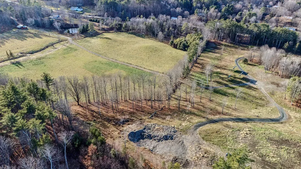 8 Grout Road Hartland VT 05048