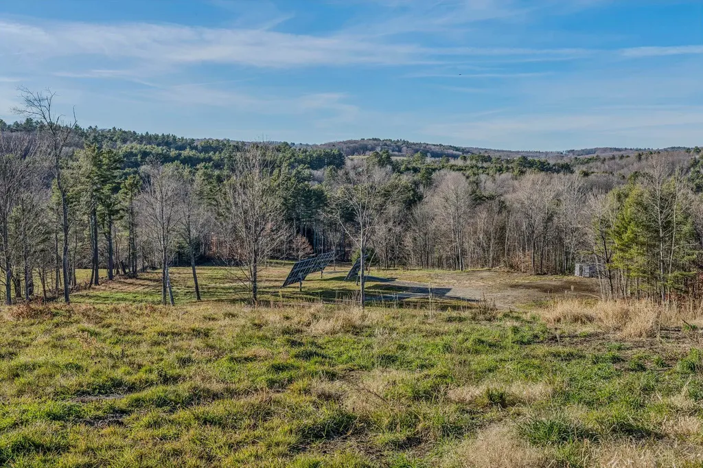 8 Grout Road Hartland VT 05048