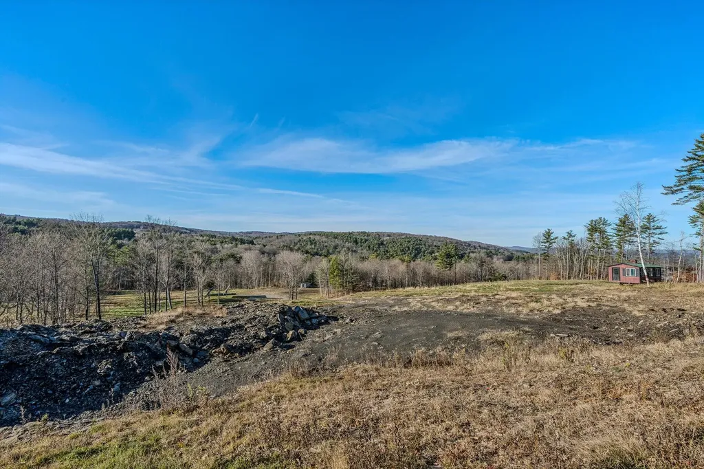 8 Grout Road Hartland VT 05048