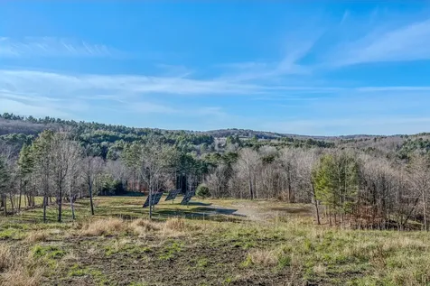 8 Grout Road Hartland VT 05048