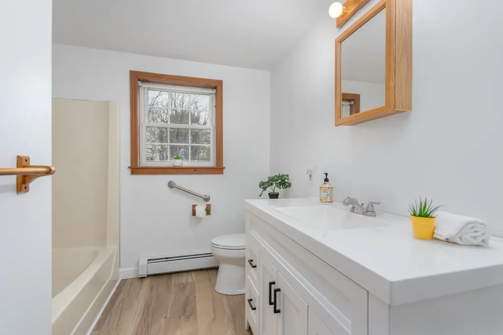 141 Raymond Road Deerfield NH 03037