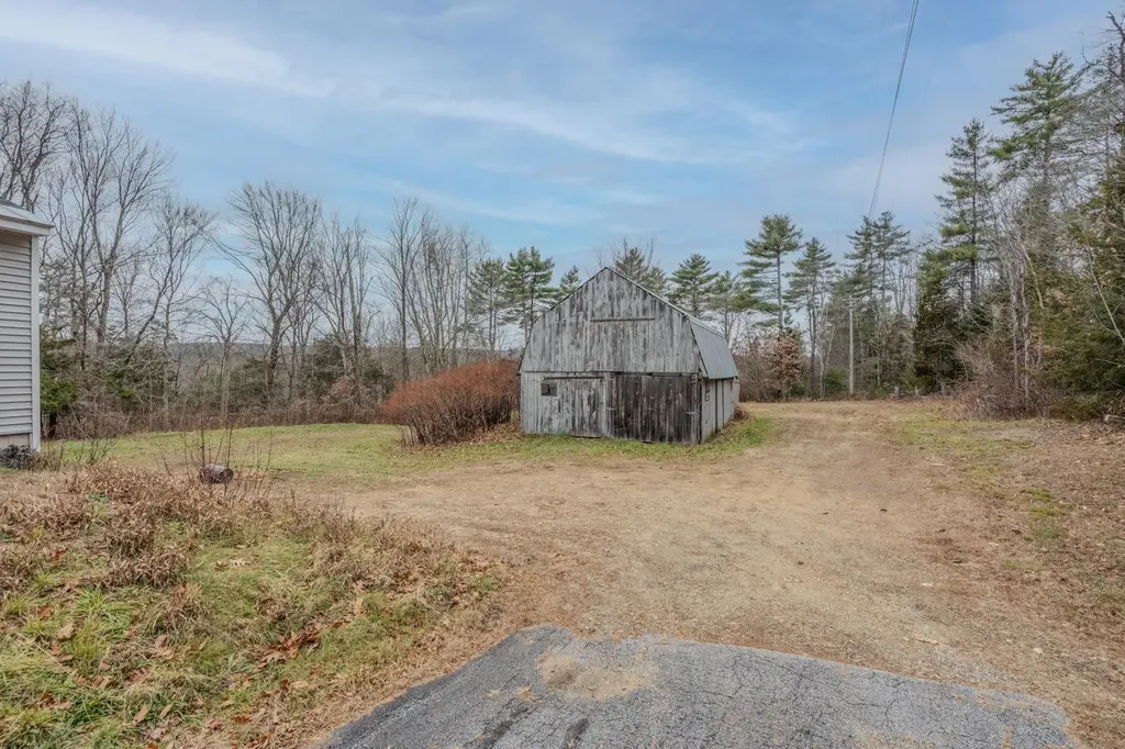 141 Raymond Road Deerfield NH 03037