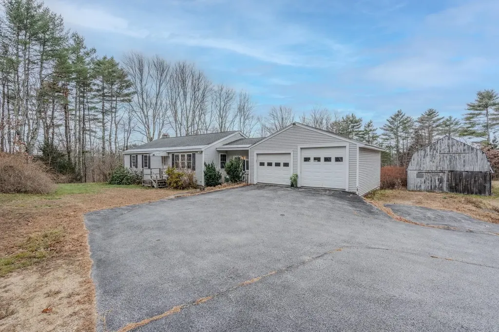 141 Raymond Road Deerfield NH 03037